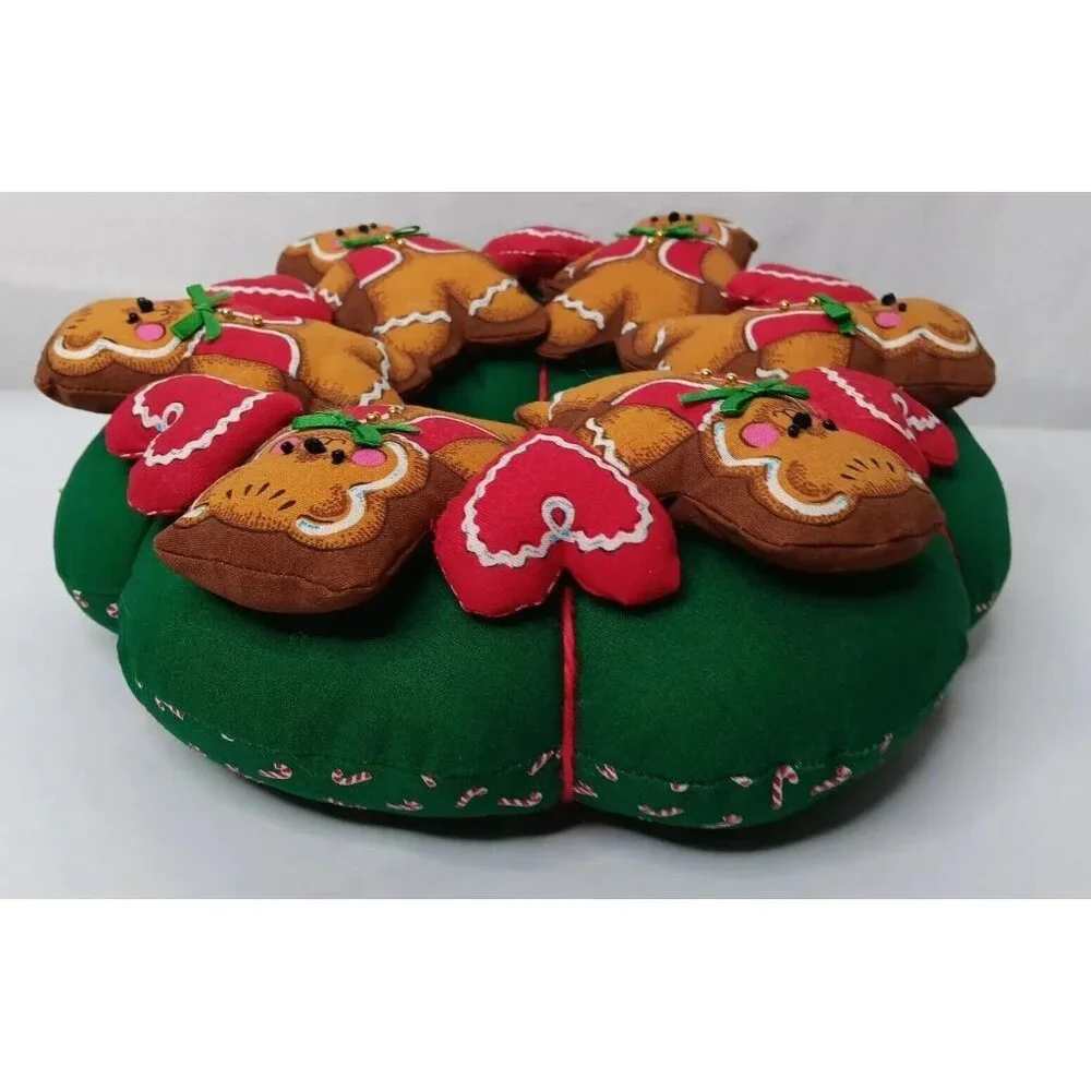 Vintage Handmade Christmas Teddy Bear Wreath Stuffed Green Fabric Hearts Love